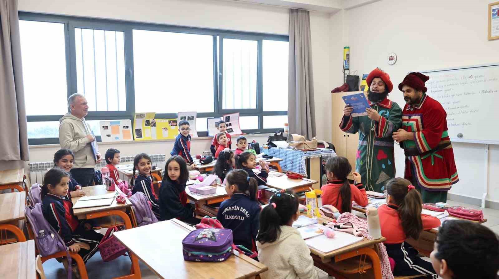 ogrencilere cat kapi tiyatro surprizi 3 zKYW5RJP