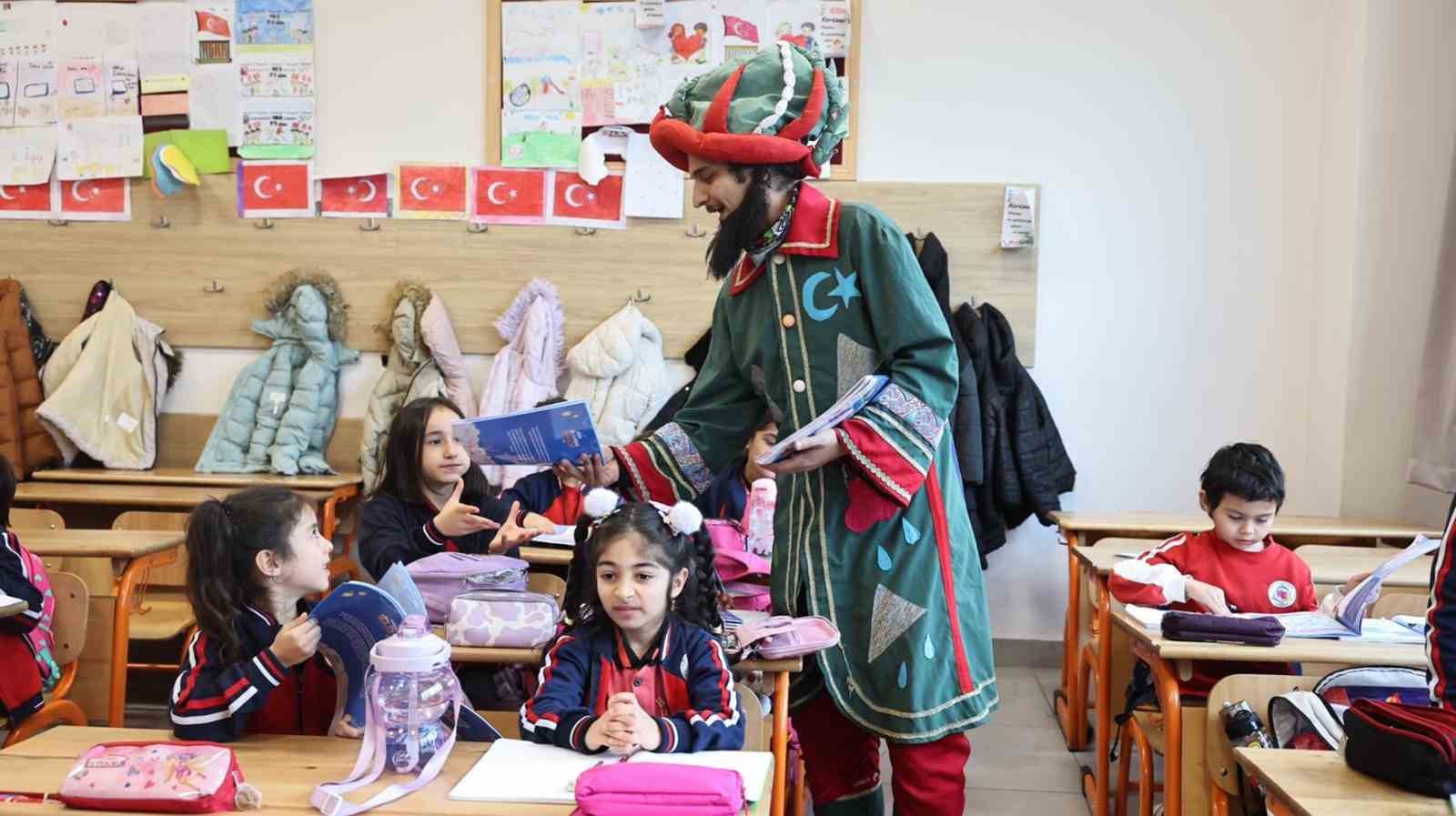 ogrencilere cat kapi tiyatro surprizi 4 d9lgPJCR
