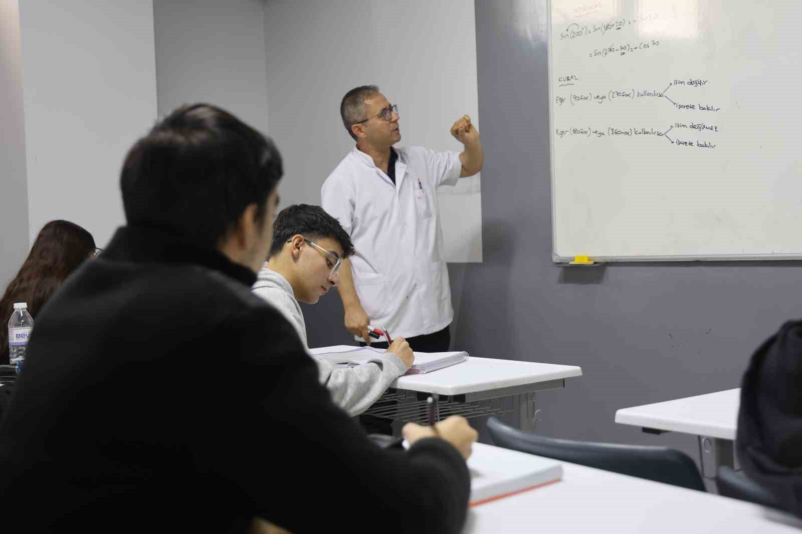 Öğrencilere tatili ekran bağımlılığı yerine fırsata çevirin tavsiyesi 6 ogrencilere tatili ekran bagimliligi yerine firsata cevirin tavsiyesi 2 LIFIuRzI