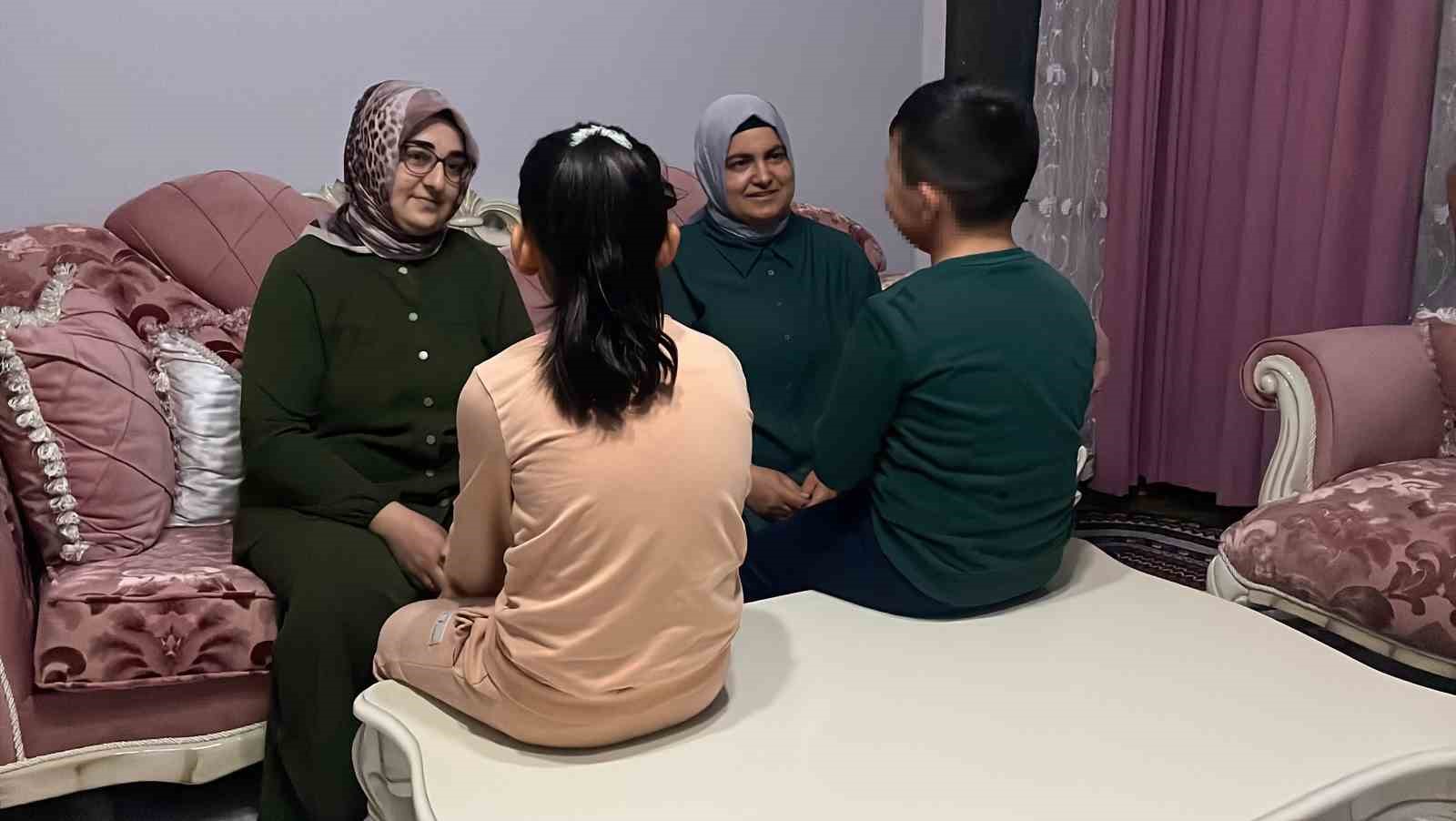 ogrencilere yonelik kullanilan firca sapi silah sayildi 0 QrtH3K2k