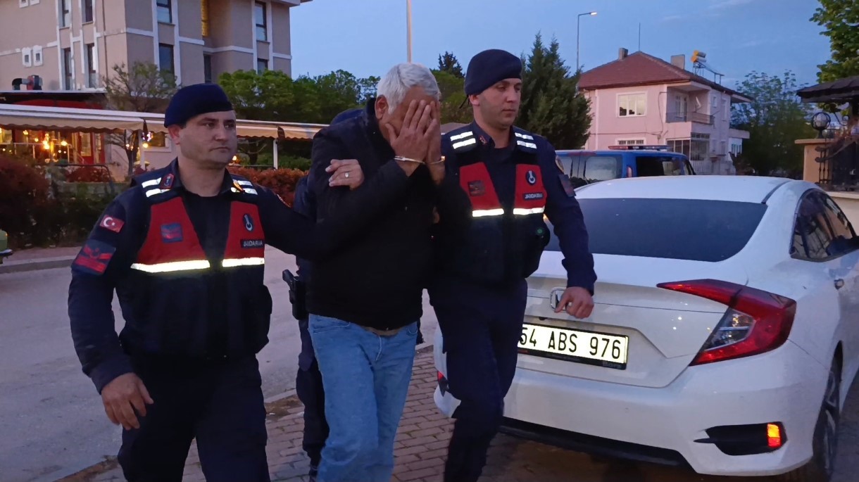 ogrencileri taciz eden bakkal kamera kayitlarindan yakalandi 1 VrzjMOic
