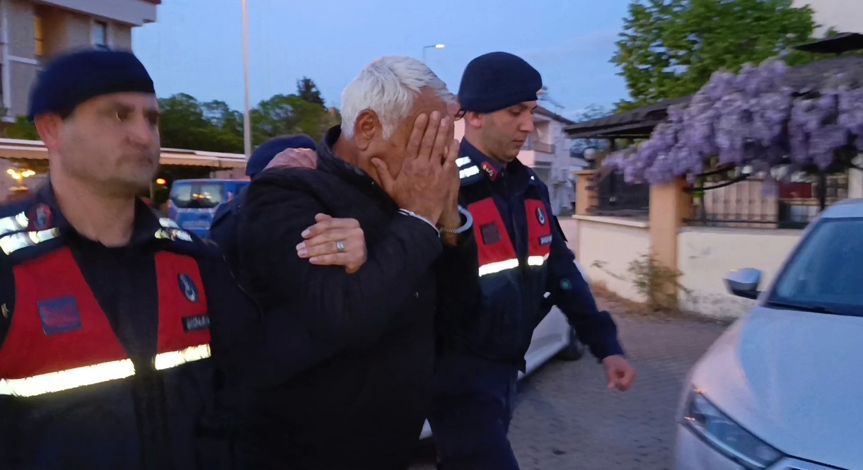 ogrencileri taciz eden bakkal kamera kayitlarindan yakalandi 3 zy8mumiN