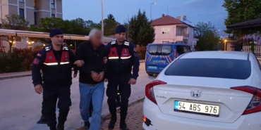 ogrencileri-taciz-eden-bakkal-kamera-kayitlarindan-yakalandi-rhDEpliX.jpg