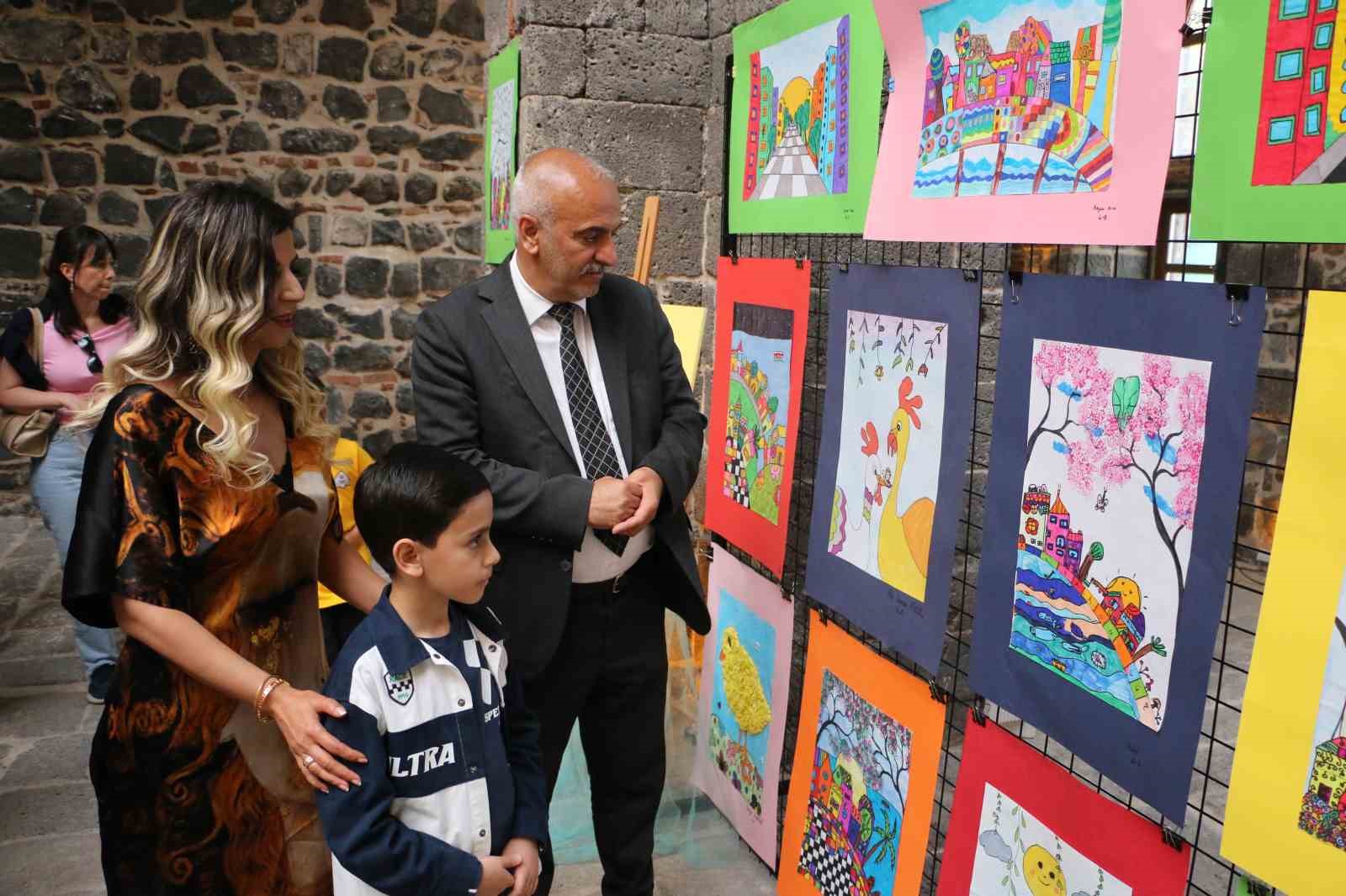 Öğrencilerin atık malzemelerden yaptıkları çalışmalar tarihi mekanda sergilendi 6 ogrencilerin atik malzemelerden yaptiklari calismalar tarihi mekanda sergilendi 2 MnThvz3U