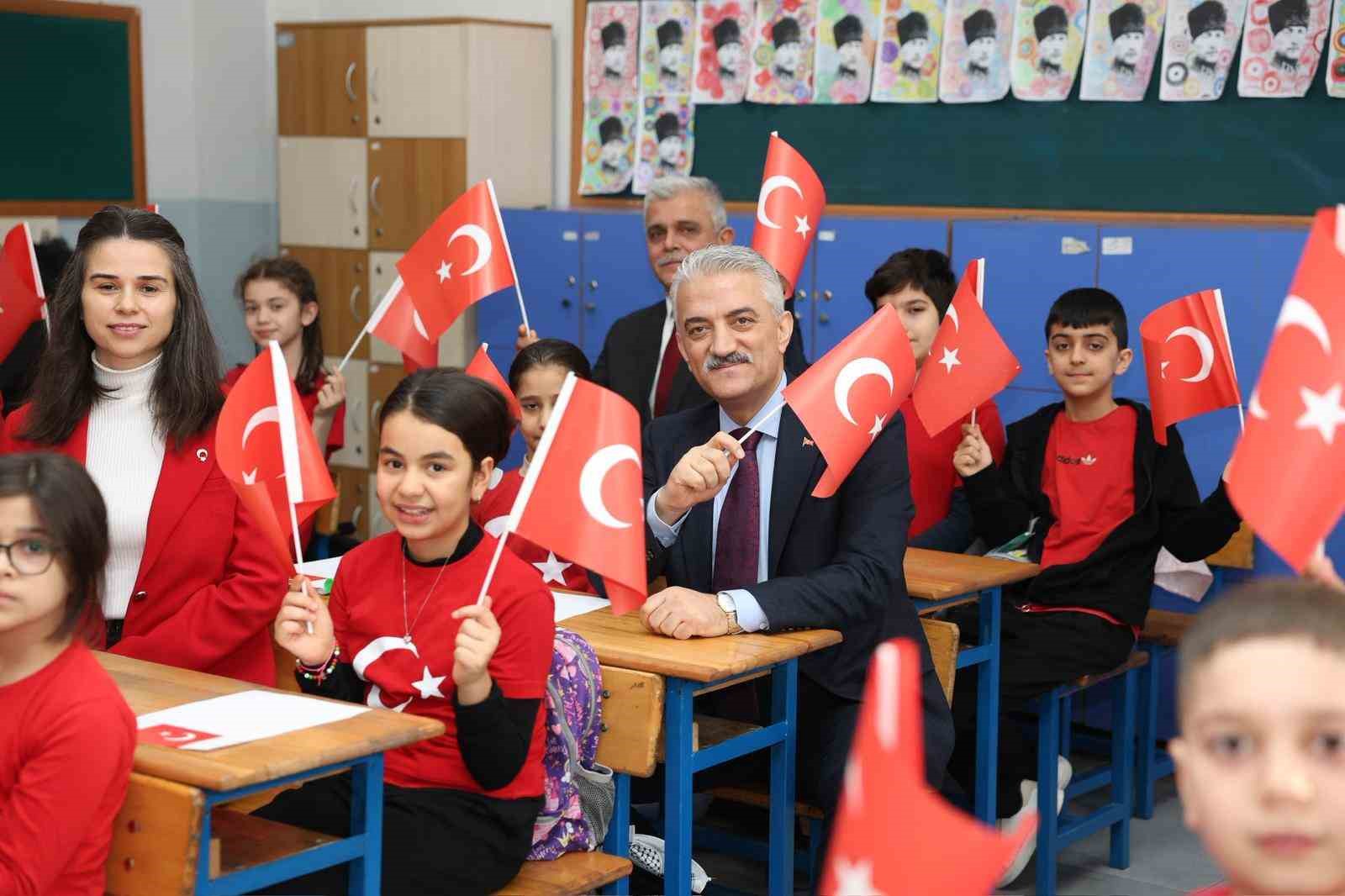 ogrencilerin bayrak sevgisi dikkat cekti 1 XkSsUUbe