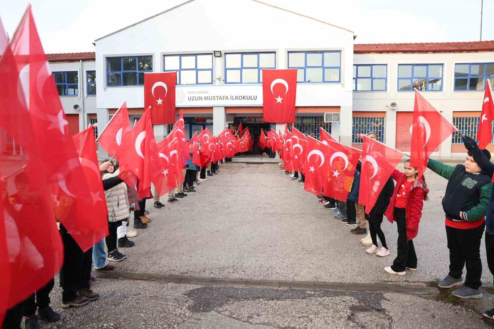 ogrencilerin bayrak sevgisi dikkat cekti 2