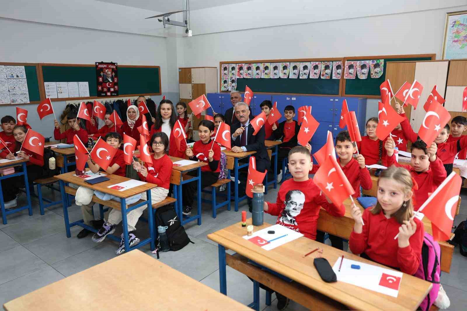 ogrencilerin bayrak sevgisi dikkat cekti 5 5lgN5nYg