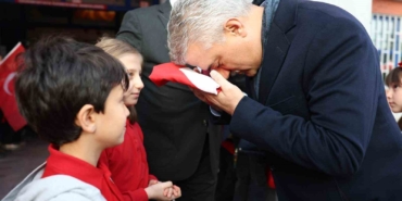 ogrencilerin-bayrak-sevgisi-dikkat-cekti-IZh91tP2.jpg
