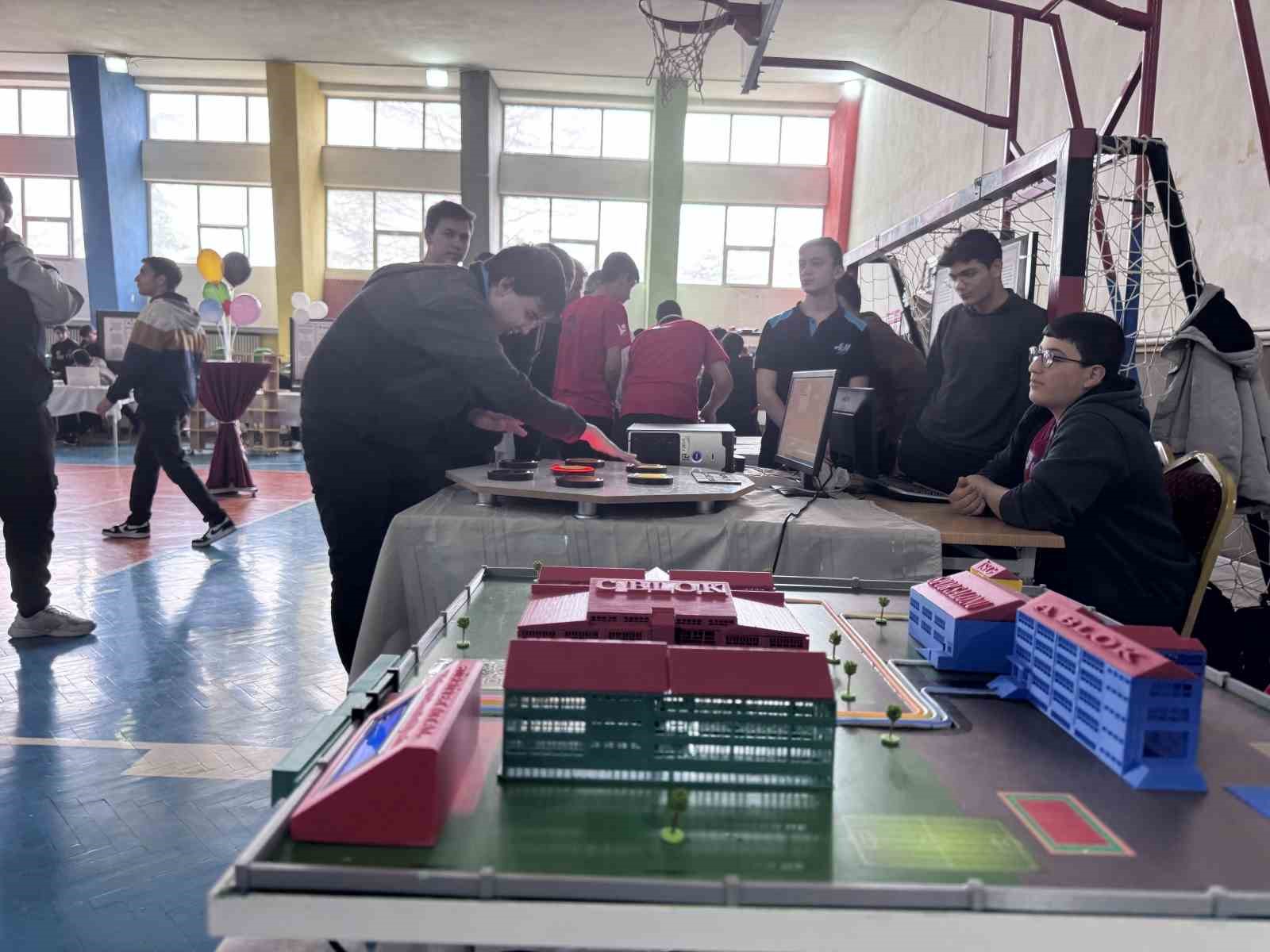 ogrencilerin gelistirdigi otonom arac goruntu isleyerek hareket ediyor 3 6UJ3UjMz