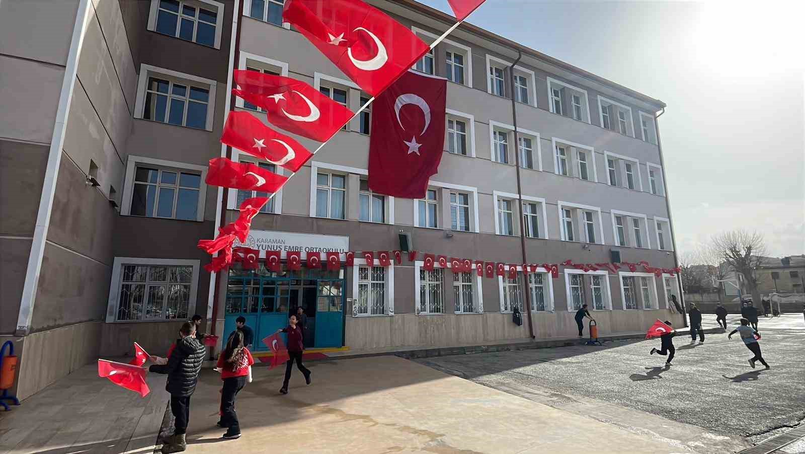 ogrencilerin okul heyecani ay yildizli turk bayragiyla taclandi 1 Ic2Efne2
