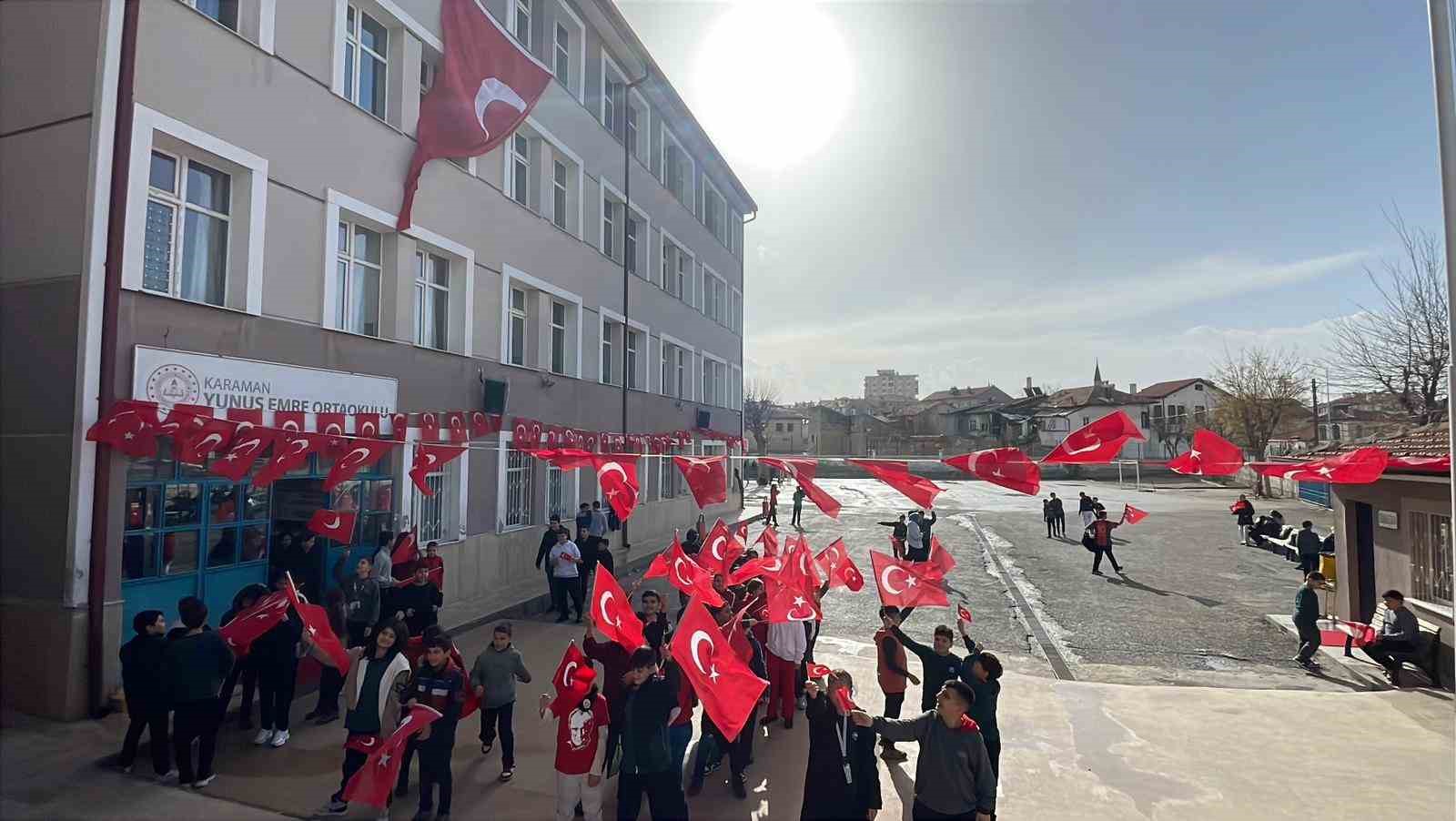 ogrencilerin okul heyecani ay yildizli turk bayragiyla taclandi 2 Ek8vN2H1