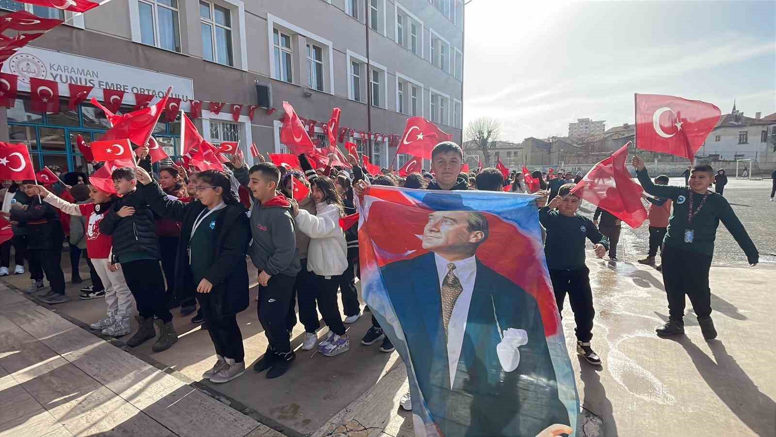 ogrencilerin okul heyecani ay yildizli turk bayragiyla taclandi 3 ODmt6fpy