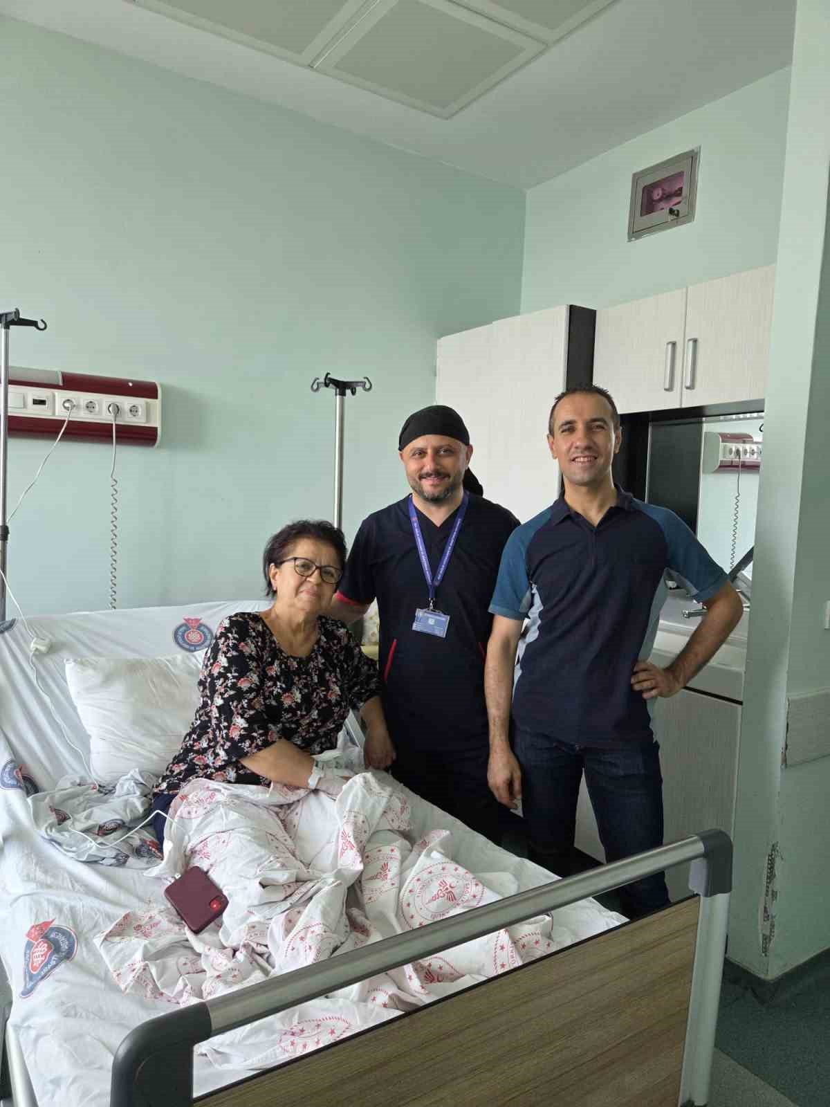 ogrencisi profesor oldu 29 yil sonra ogretmenini ameliyat ederek sagligina kavusturdu 0 bp27SO38