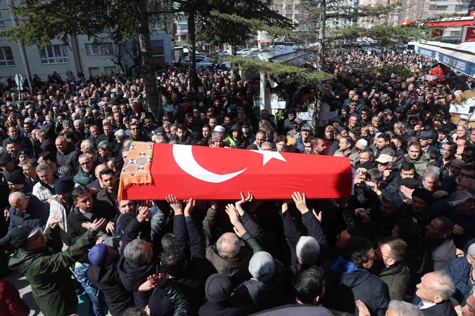 Öğrencisi tarafından öldürülen Fatma Nur öğretmen son yolculuğuna uğurlandı 4 ogrencisi tarafindan oldurulen fatma nur ogretmen son yolculuguna ugurlandi 0 AM7S9f2i