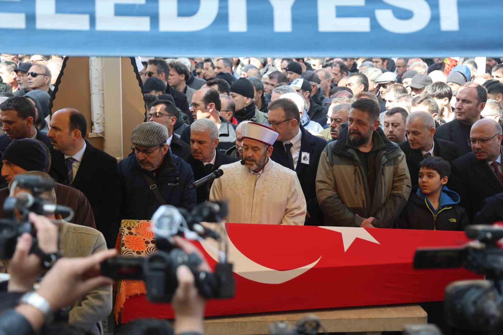 Öğrencisi tarafından öldürülen Fatma Nur öğretmen son yolculuğuna uğurlandı 15 ogrencisi tarafindan oldurulen fatma nur ogretmen son yolculuguna ugurlandi 11 wRPqHW6F