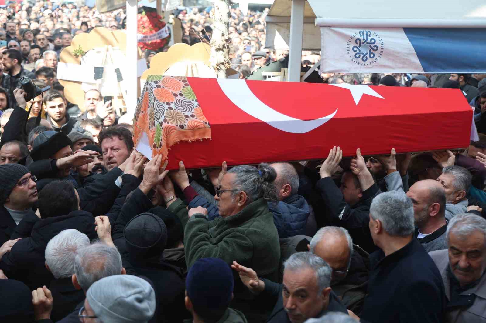 Öğrencisi tarafından öldürülen Fatma Nur öğretmen son yolculuğuna uğurlandı 16 ogrencisi tarafindan oldurulen fatma nur ogretmen son yolculuguna ugurlandi 12 dkjc3zOu