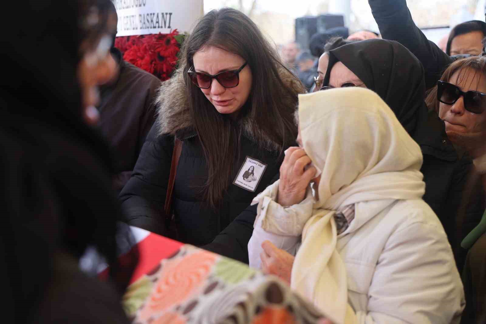 Öğrencisi tarafından öldürülen Fatma Nur öğretmen son yolculuğuna uğurlandı 7 ogrencisi tarafindan oldurulen fatma nur ogretmen son yolculuguna ugurlandi 3 JNAlcmlF