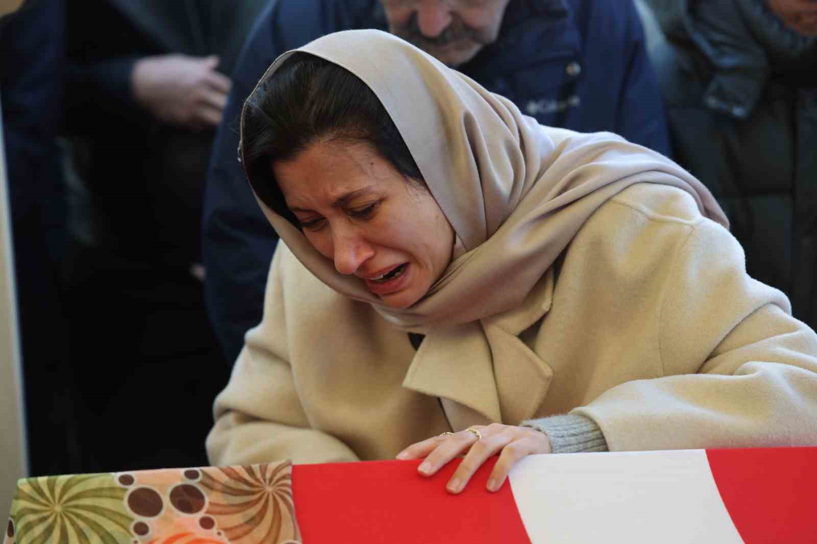 Öğrencisi tarafından öldürülen Fatma Nur öğretmen son yolculuğuna uğurlandı 12 ogrencisi tarafindan oldurulen fatma nur ogretmen son yolculuguna ugurlandi 8