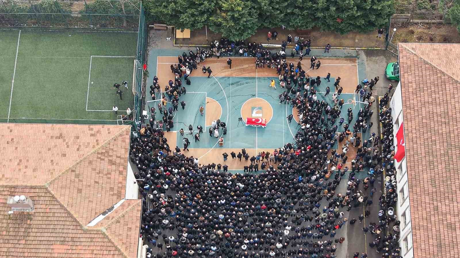 ogrencisi tarafindan oldurulen fatma nur ogretmenin anma toreni havadan goruntulendi 4 rViXIAm1