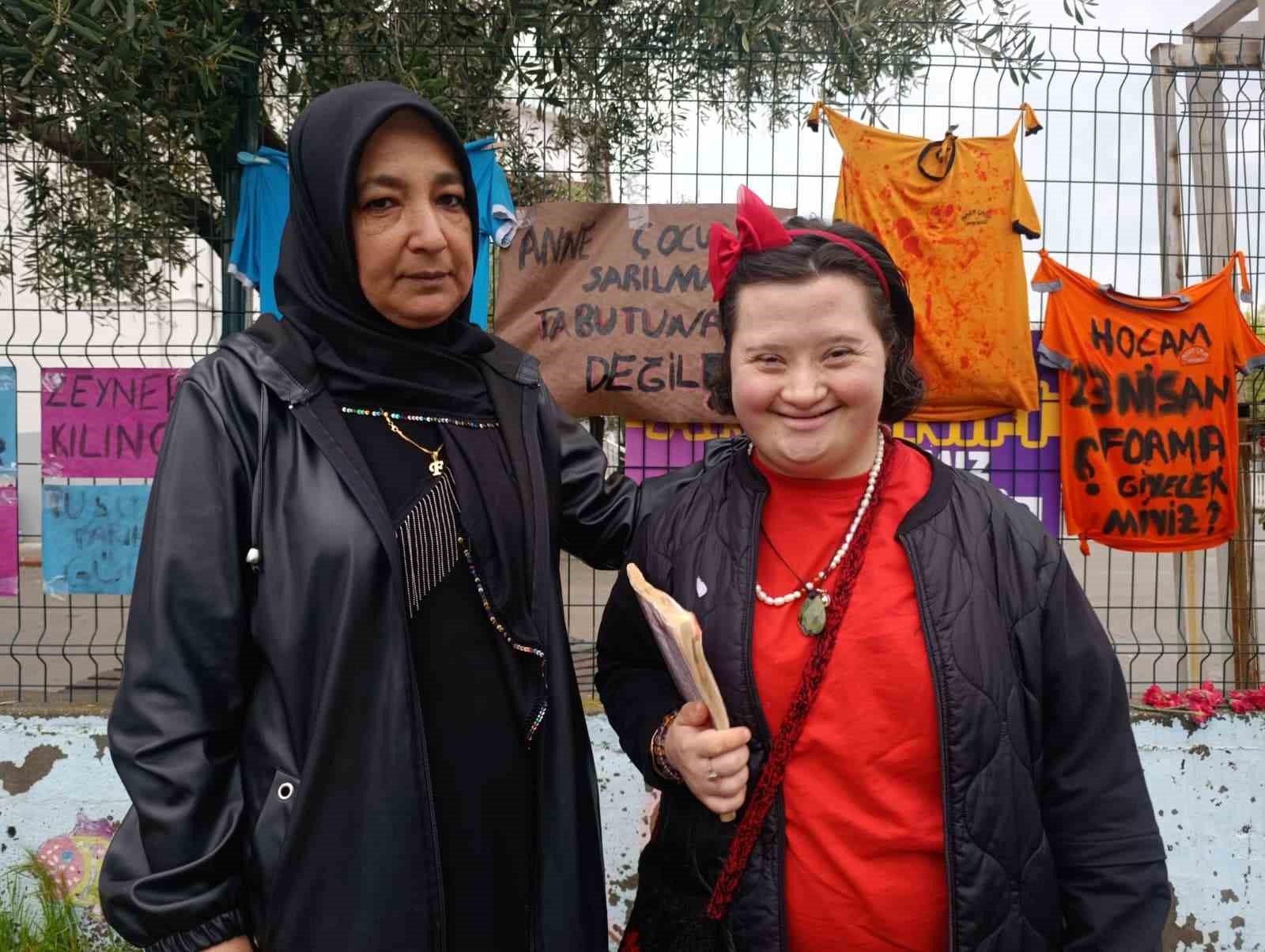 Öğretmen Ayla Kara’nın yakınları okulda dua etti 4 ogretmen ayla karanin yakinlari okulda dua etti 0 kp9b34ty