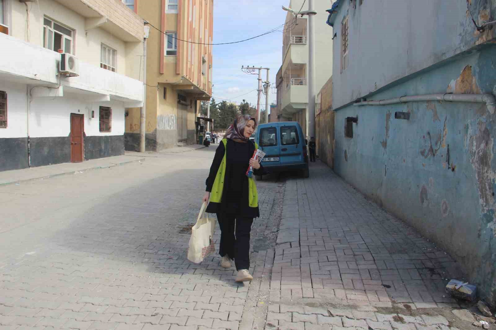 ogretmen cocukluk hayali meslegiyle gonullere dokunuyor 1 lg3u4Fev