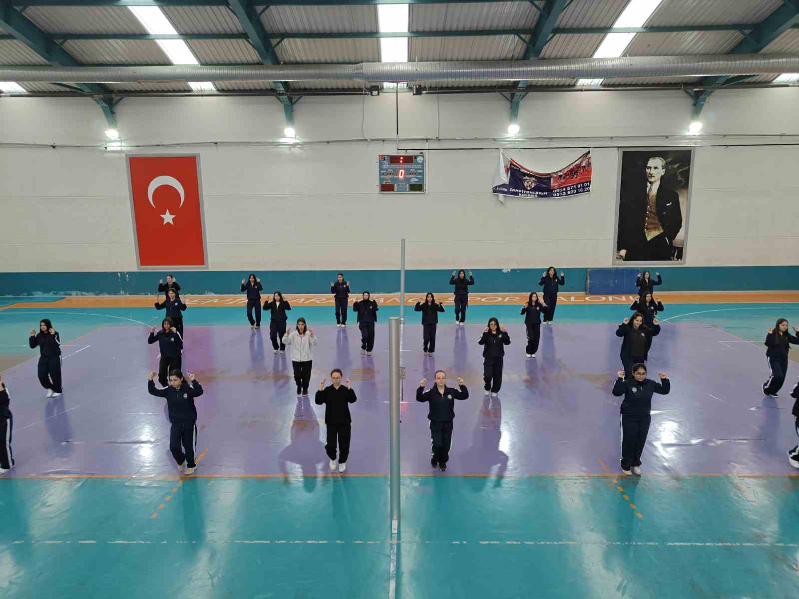 ogretmen ogretmenlere ders verdi turkiyede ilki gerceklestirdi 3 yyZp3pEX