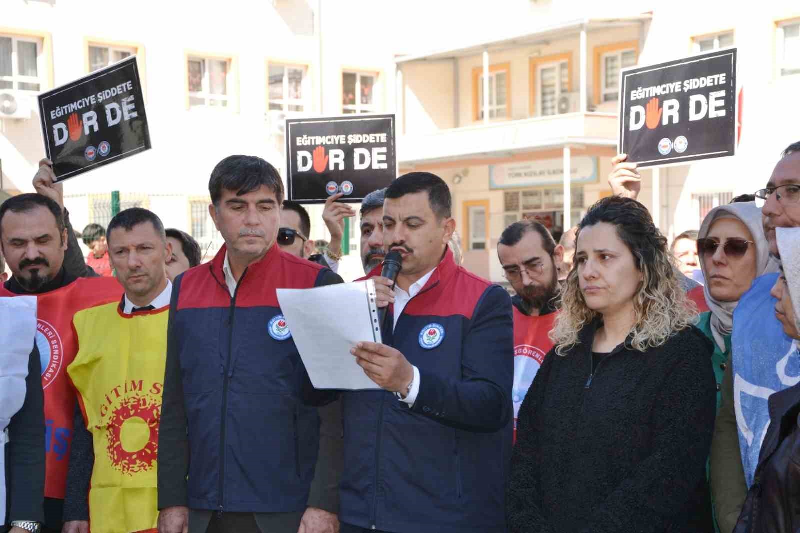 ogretmene tehdit iddiasi sendikalari birlestirdi 1 IhbpP8qX