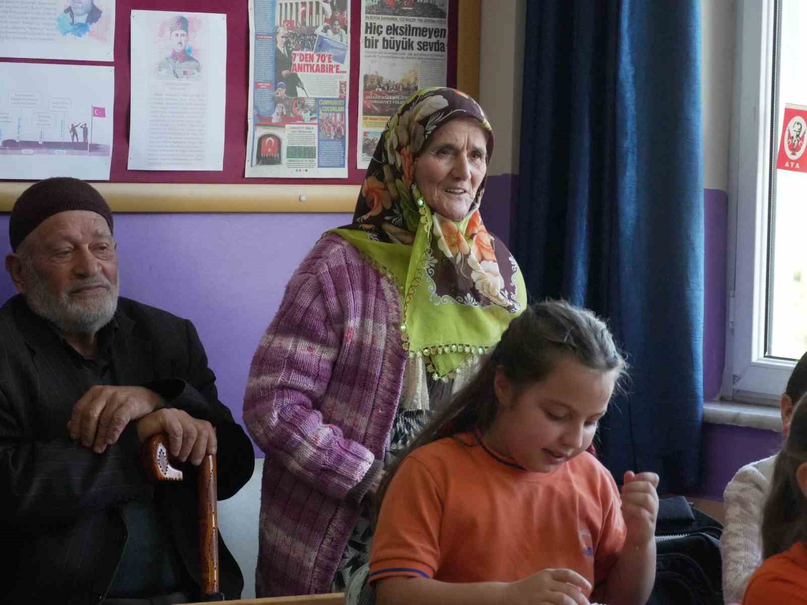 ogretmenler gununde duzce belediyesinden anlamli kutlama 3 Rmd17N6c