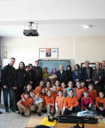 ogretmenler-gununde-duzce-belediyesinden-anlamli-kutlama-PW8ra2nA.jpg