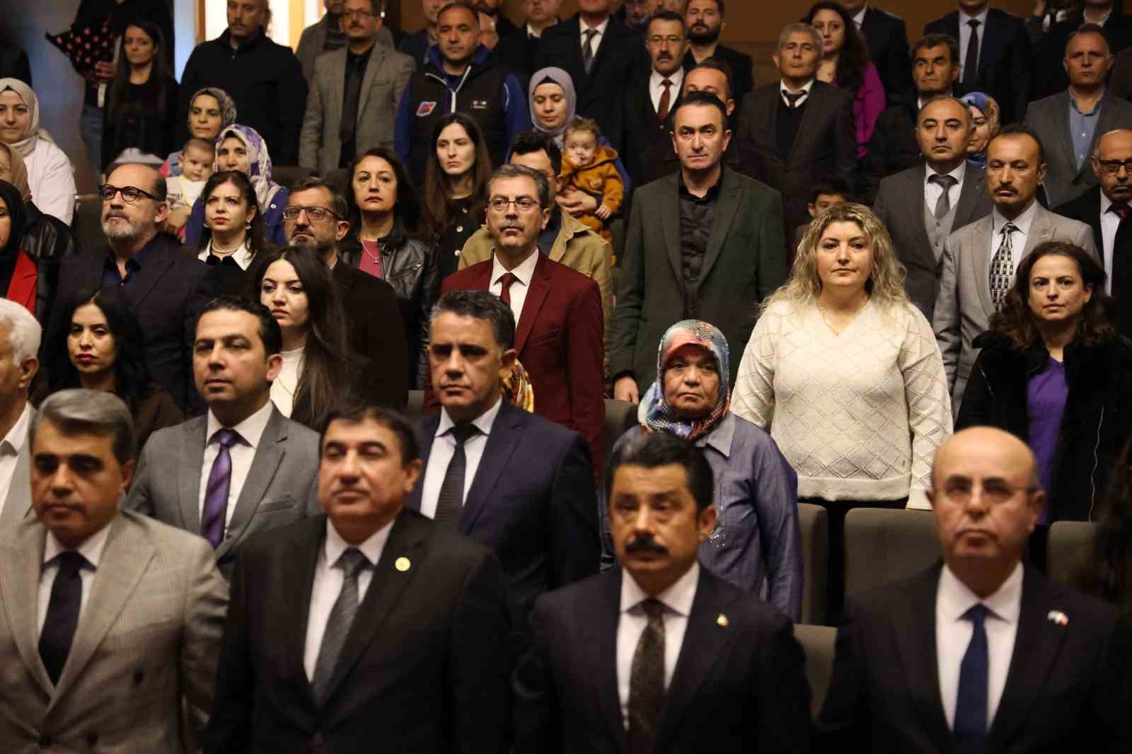 Öğretmenler Günü’nde ’Hizmet Şeref Madalyaları’ sahiplerini buldu 6 ogretmenler gununde hizmet seref madalyalari sahiplerini buldu 2 msduFXcw