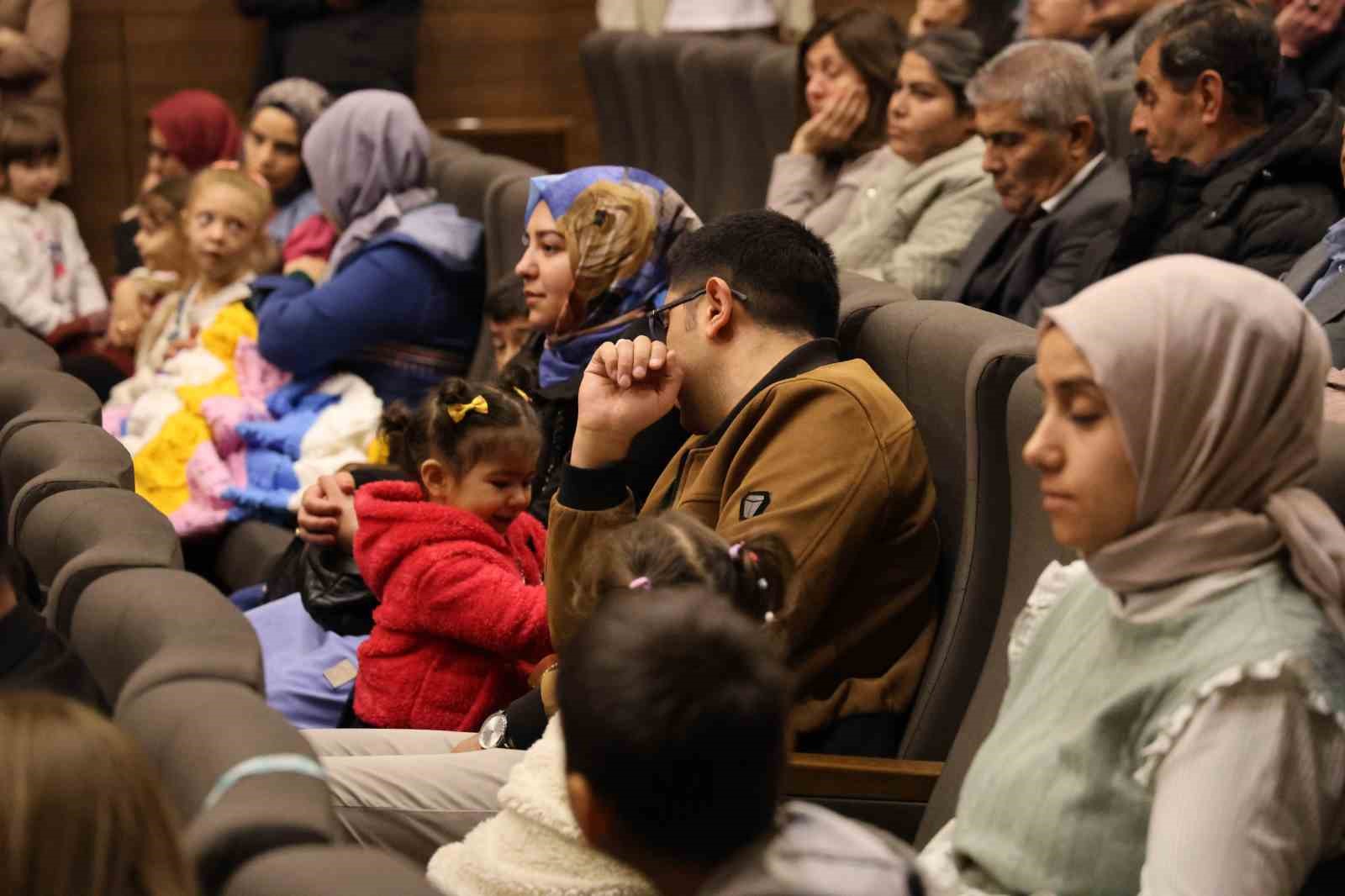 Öğretmenler Günü’nde ’Hizmet Şeref Madalyaları’ sahiplerini buldu 7 ogretmenler gununde hizmet seref madalyalari sahiplerini buldu 3 bEuLprQC