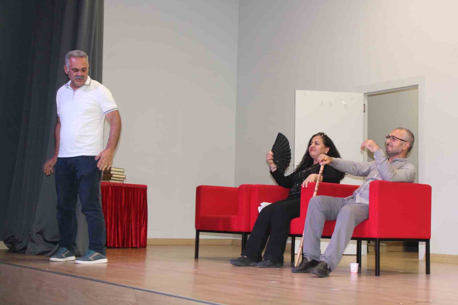 Öğretmenler kurdukları tiyatro ekibi ile hayallerini gerçekleştiriyor 7 ogretmenler kurduklari tiyatro ekibi ile hayallerini gerceklestiriyor 3 FymgcElh
