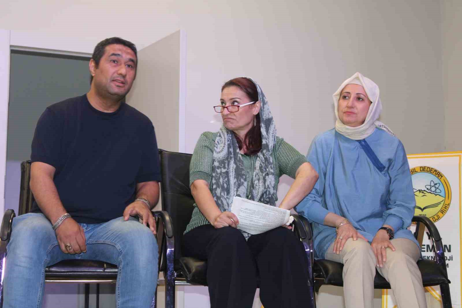 Öğretmenler kurdukları tiyatro ekibi ile hayallerini gerçekleştiriyor 8 ogretmenler kurduklari tiyatro ekibi ile hayallerini gerceklestiriyor 4 YRy9zqEv
