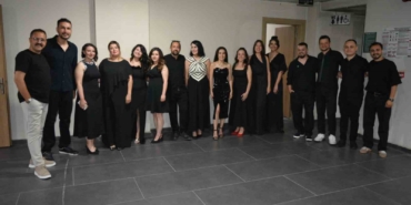 ogretmenler-sahneye-cikti-alasehir-tek-ses-oldu-14D9V2z2.jpg