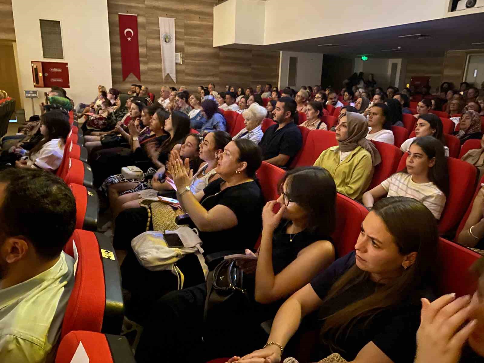 ogretmenler sahneye cikti alasehir tek ses oldu 2 mBtvlRJd