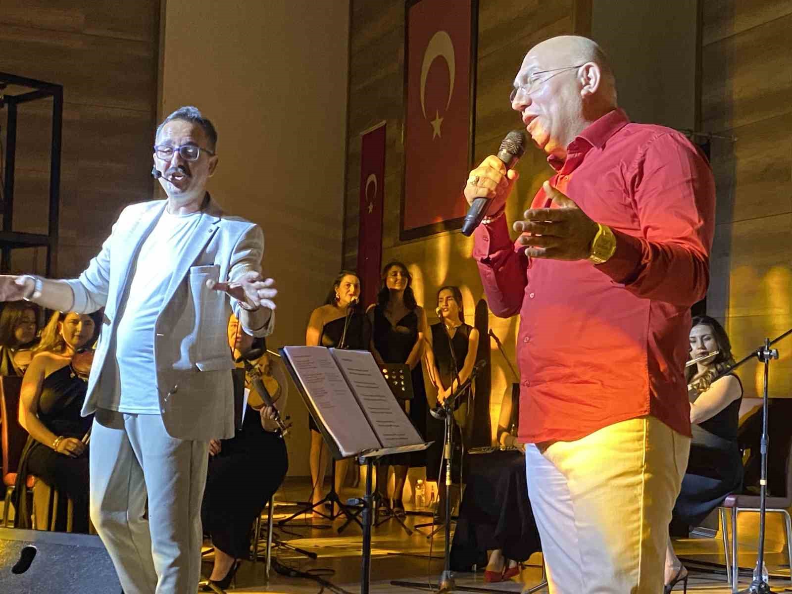 ogretmenler sahneye cikti alasehir tek ses oldu 3 kQ4SX872