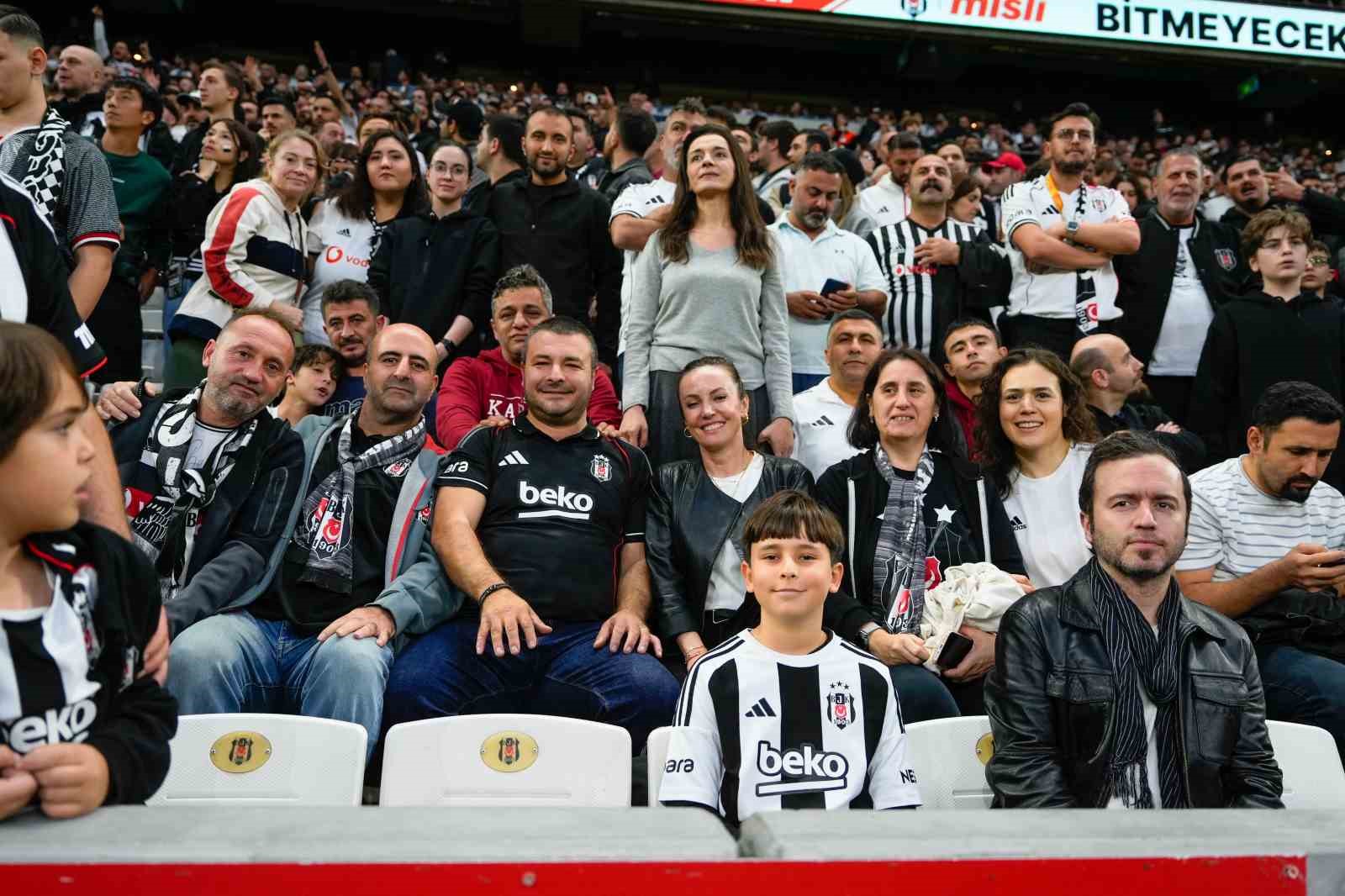 ogretmenler tupras stadyumunda agirlandi 0 UTsyeet6