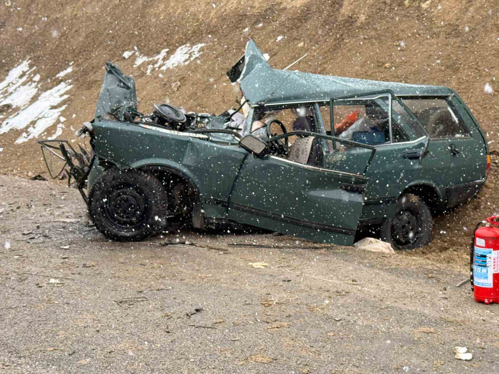 ogretmenleri tasiyan servis ile otomobil carpisti 1 olu 2si agir 10 yarali 1 FOFkVYVj