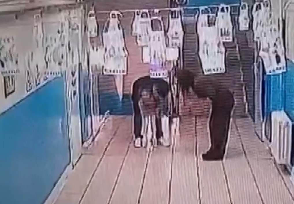 ogretmenlerin heimlich manevrasi ogrencinin hayatini kurtardi 2 6R5NENZZ