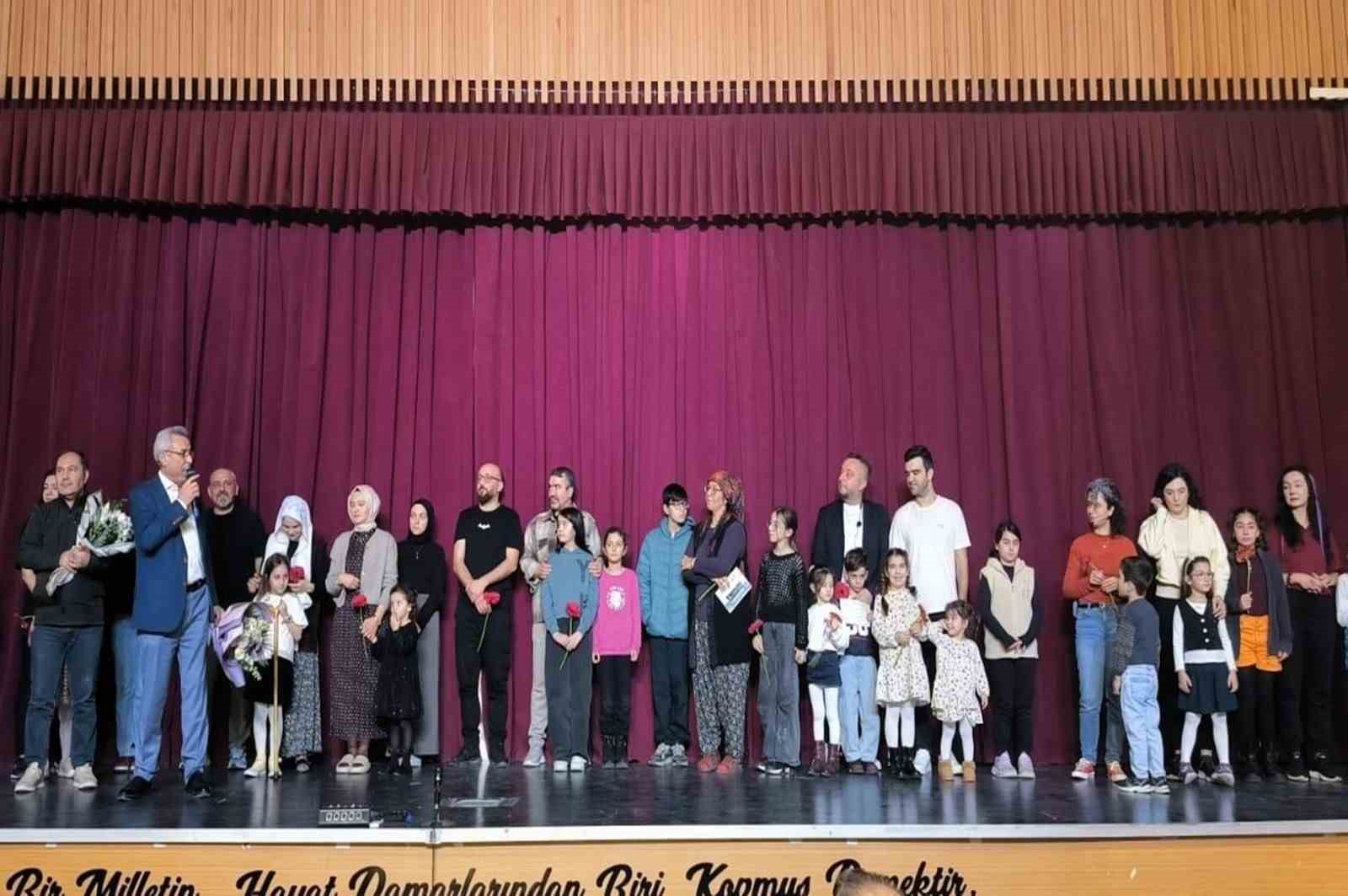 ogretmenlerin sahneledigi ideal aile recetesi 2 oyunu ilgi gordu 1
