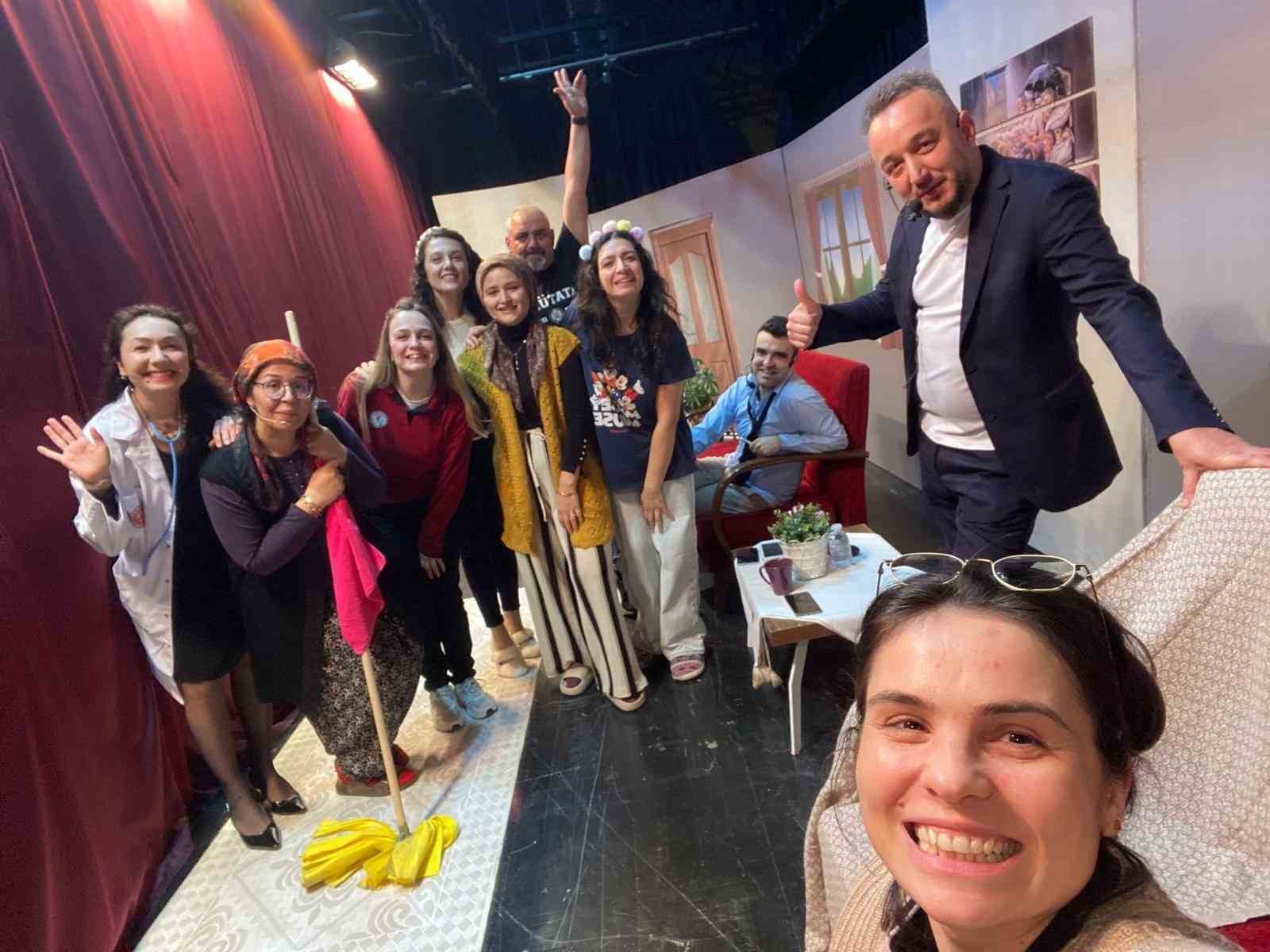 ogretmenlerin sahneledigi ideal aile recetesi 2 oyunu ilgi gordu 5 dNyRCp5s