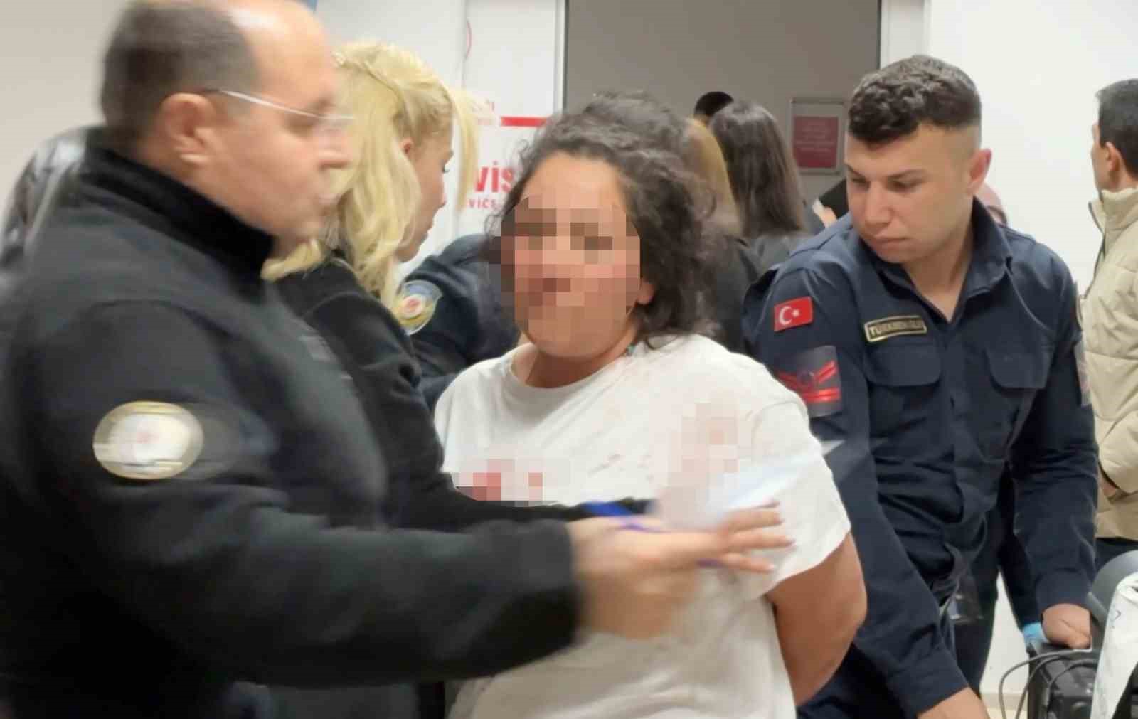 ogul annesinin sevgilisini bicakladi anne ise polis memurunu tokatladi 4 7wDQvOXn