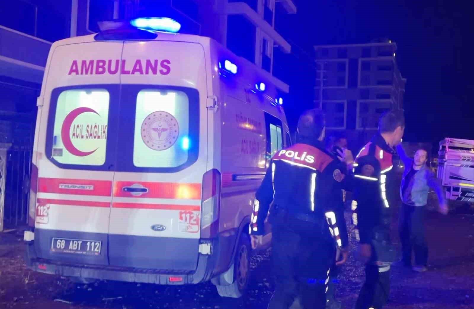 ogul annesinin sevgilisini bicakladi anne ise polis memurunu tokatladi 6 i2j89rZQ