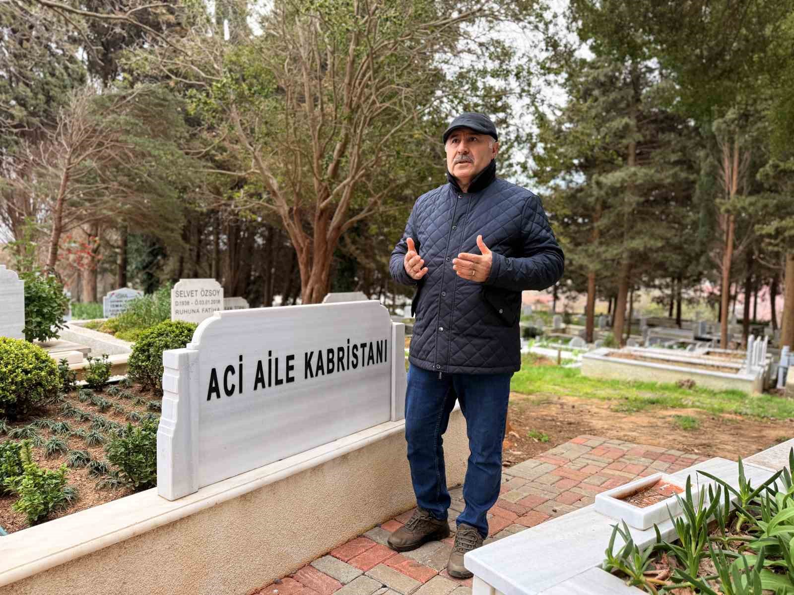 oguz murat acinin mezarini ziyaret eden baba ozer aci bu besinci bayram elimizi opecek hqbYwXDQ