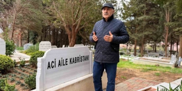 oguz-murat-acinin-mezarini-ziyaret-eden-baba-ozer-aci-bu-besinci-bayram-elimizi-opecek-p6gWeSCm.jpg