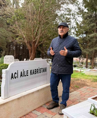 oguz-murat-acinin-mezarini-ziyaret-eden-baba-ozer-aci-bu-besinci-bayram-elimizi-opecek-p6gWeSCm.jpg