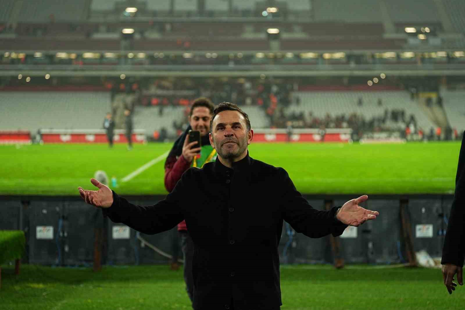 okan buruk taraftarlara 3lu cektirdi 4