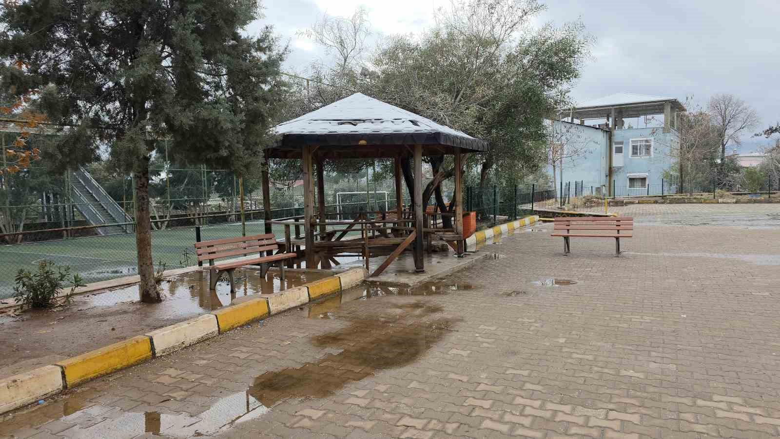 okul bahcesinde 17 yasindaki cocugun cansiz bedeni bulundu 0 CV2T3CRE