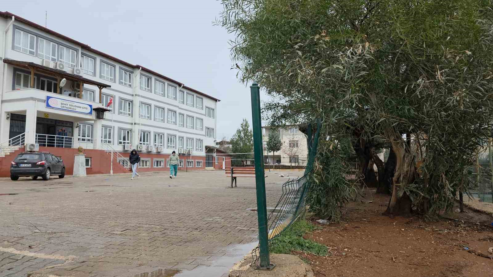 okul bahcesinde 17 yasindaki cocugun cansiz bedeni bulundu 1 uI2K4JX9