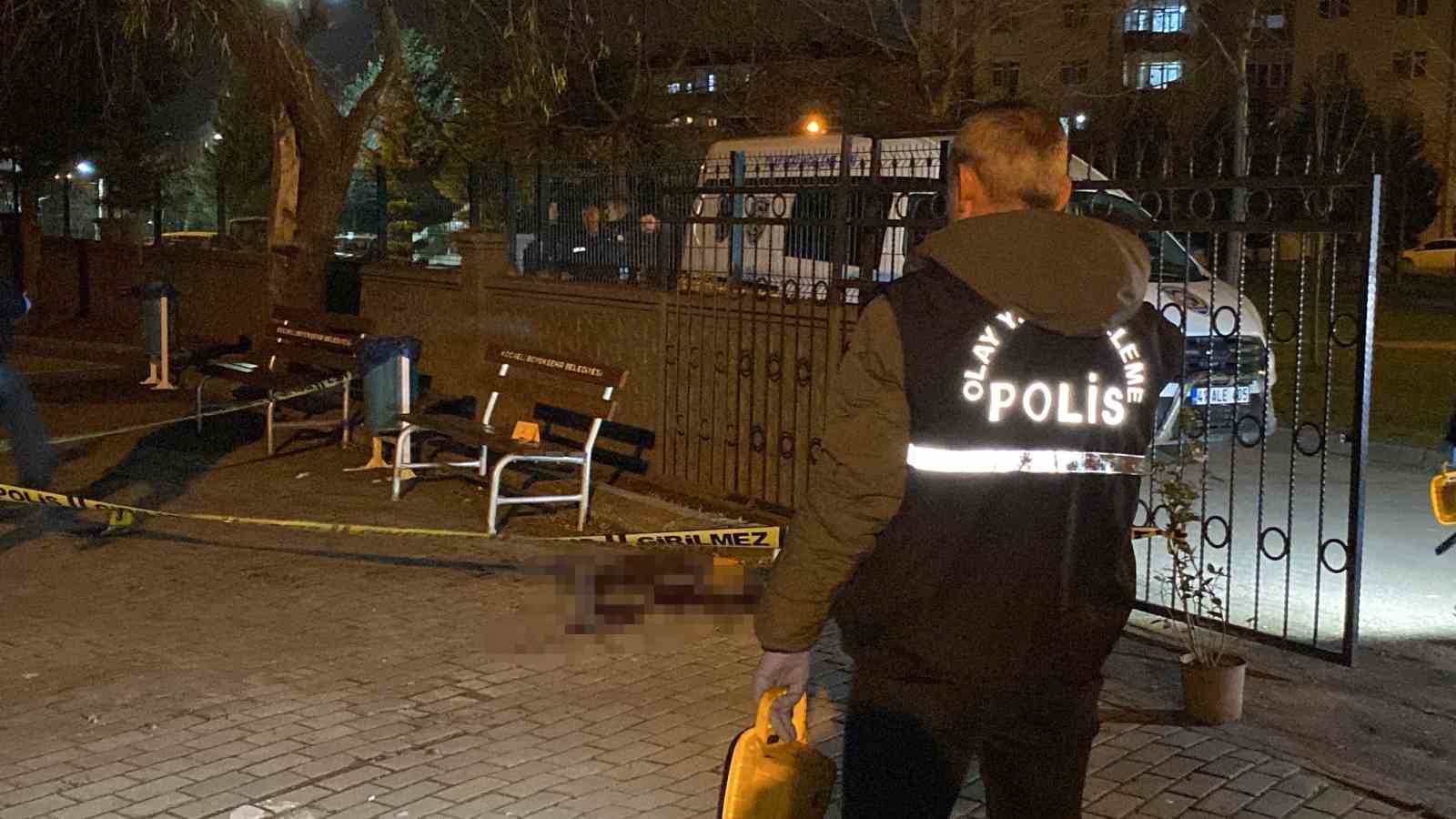 okul bahcesinde oglunun gozu onunde oldurulmustu 4 saniga 41 yil hapis 4 aETYz2PI